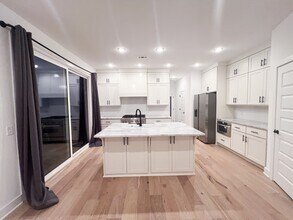 1430 E Huntsville Rd in Fayetteville, AR - Building Photo - Building Photo