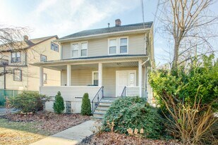 24 Hollow Wood Ln, Unit 2 in Greenwich, CT - Building Photo