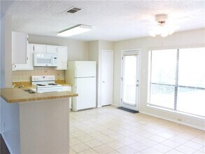 101 Stony Creek Dr in Euless, TX - Building Photo - Building Photo