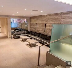 East 82nd Street in New York, NY - Building Photo - Building Photo