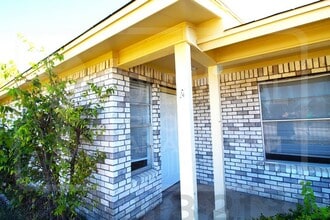 2302 Hunt Dr in Killeen, TX - Foto de edificio - Building Photo