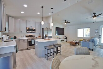 3887 Hawkeye Cir in Sarasota, FL - Building Photo - Building Photo