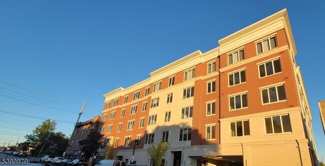 228 Park Ave-Unit -305 in East Rutherford, NJ - Building Photo - Building Photo