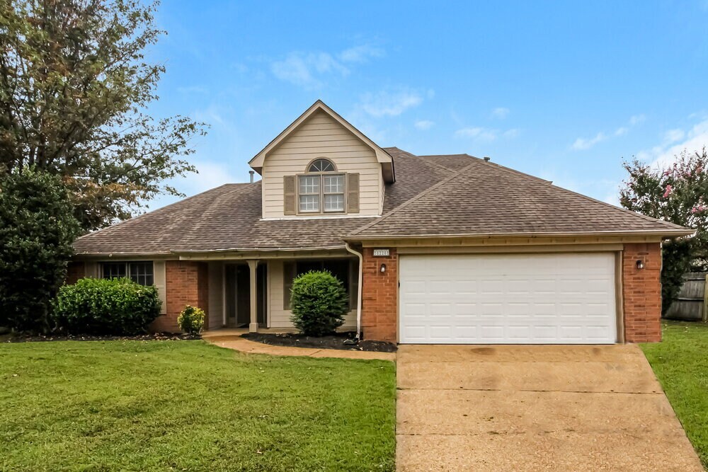 8220 Glynn Vale Cove S in Memphis, TN - Building Photo