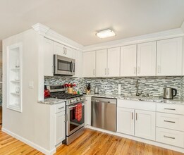 5258 S Cloverdale Pl in Seattle, WA - Building Photo - Building Photo