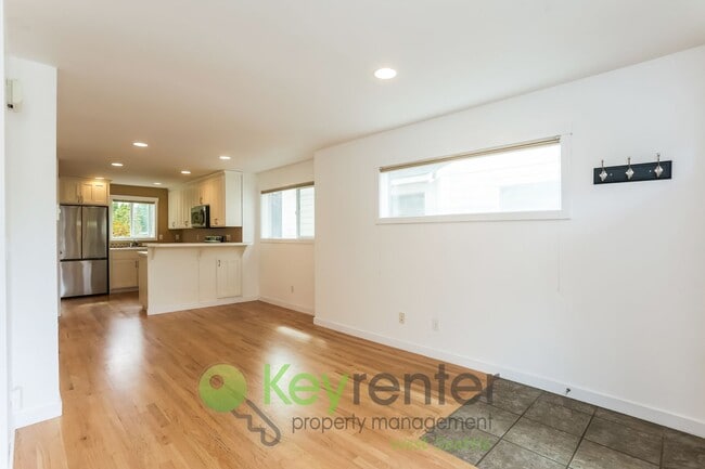 8450B 25th Ave SW in Seattle, WA - Building Photo - Building Photo