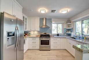 1020 Casuarina Rd in Delray Beach, FL - Building Photo