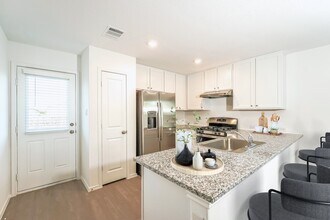 7382 Cultivator Way in San Antonio, TX - Foto de edificio - Building Photo