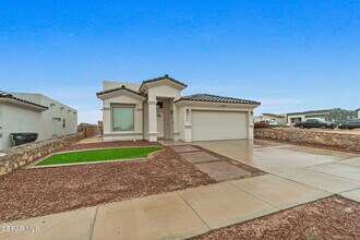 664 Paseo Modesto Dr in Horizon City, TX - Building Photo - Building Photo