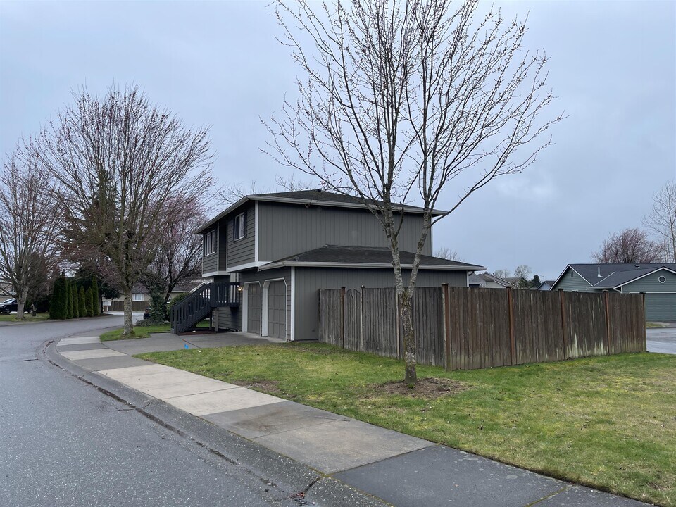 17716 Spring Ln in Marysville, WA - Building Photo