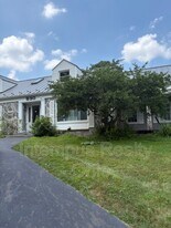 930 Mansell Dr in Youngstown, OH - Building Photo