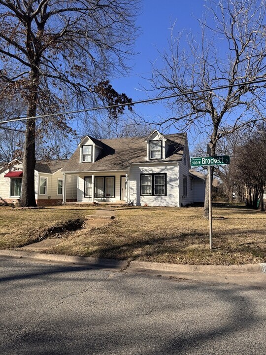 901 W Brockett St in Sherman, TX - Foto de edificio