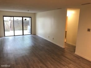 9200 Edwards Way in Hyattsville, MD - Foto de edificio - Building Photo