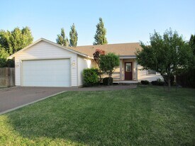 602 E Country Side Ave in Ellensburg, WA - Building Photo