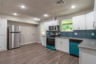 7921 Cook Rd in Houston, TX - Building Photo - Building Photo