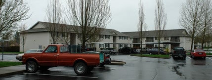 Waverly Square in Albany, OR - Foto de edificio - Building Photo