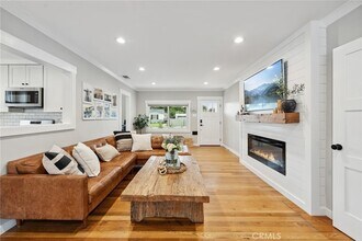 1111 W Maple Ave in Orange, CA - Building Photo - Building Photo
