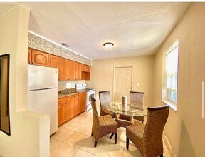 212 SW 2nd Terrace in Dania Beach, FL - Building Photo - Building Photo