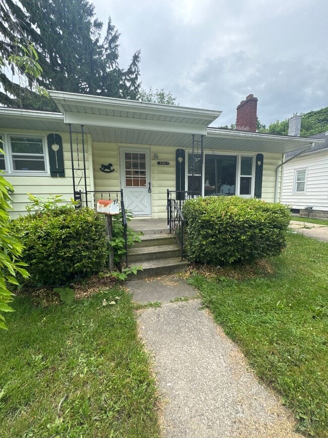 property at 806 S Woodbridge St