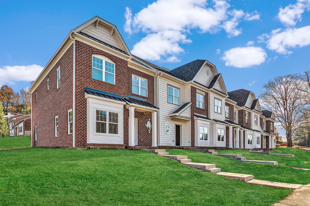 3408 Avenham Ave SW in Roanoke, VA - Foto de edificio