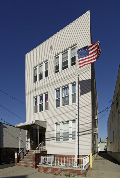 370 Danforth Ave in Jersey City, NJ - Building Photo