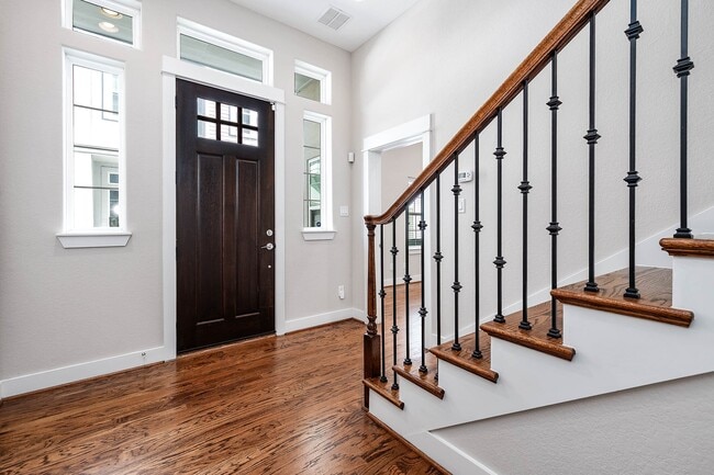 property at 925 W 23rd St