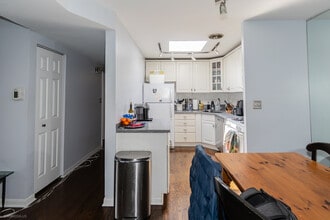 2201 N Cleveland Ave in Chicago, IL - Building Photo - Building Photo