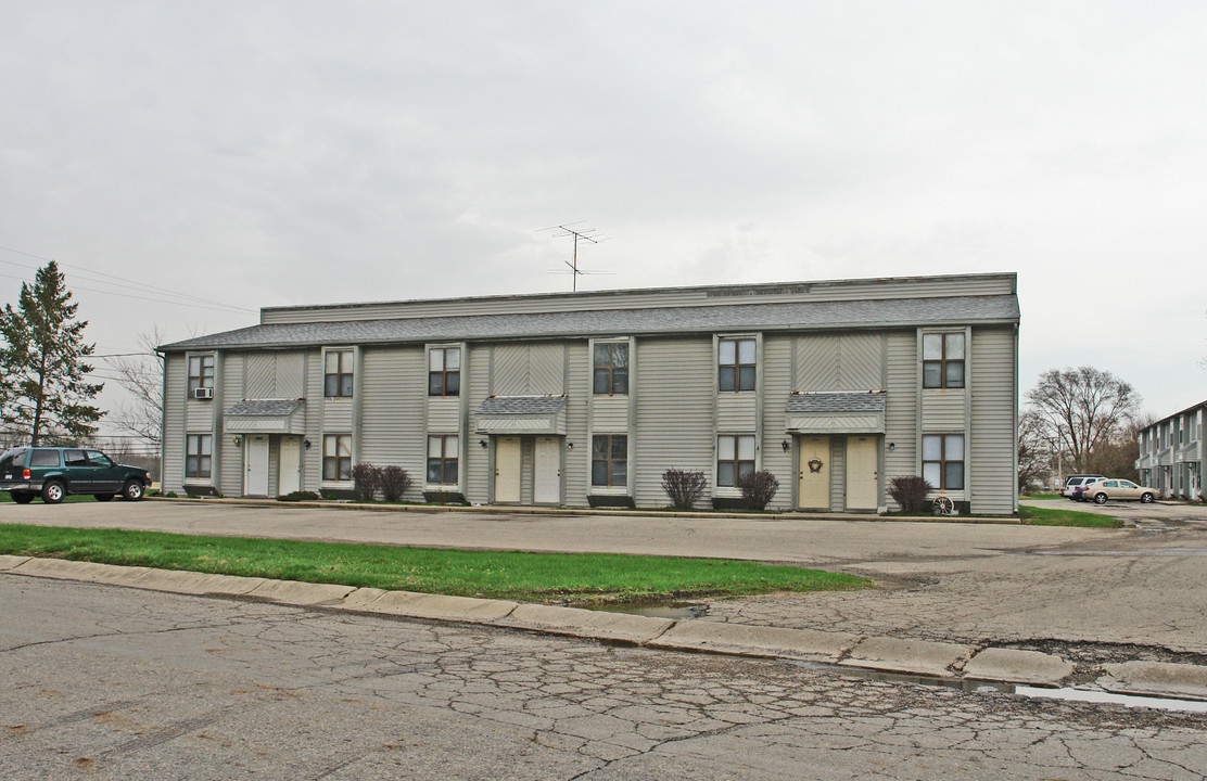 6972-6982 Joseph Dr in Enon, OH - Foto de edificio