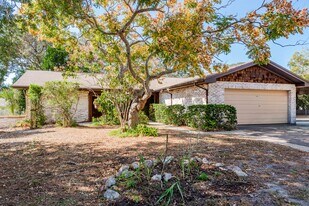 1104 Carlton Rd in Tarpon Springs, FL - Building Photo