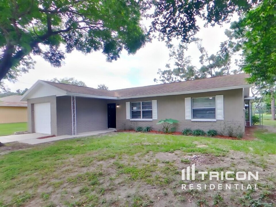 2159 Danforth Rd in Spring Hill, FL - Building Photo