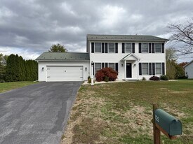 125 Fieldstone Dr in Carlisle, PA - Building Photo