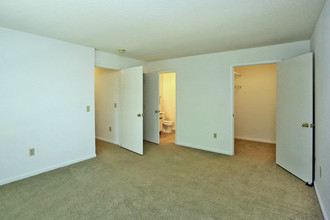 Arbour Reach Apartments in Portsmouth, VA - Building Photo - Interior Photo