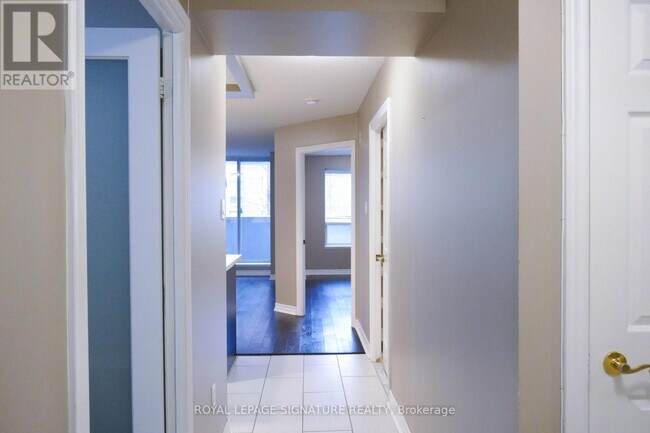 300 Balliol St in Toronto, ON - Building Photo - Building Photo