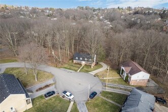 9286 N Florence Rd in Pittsburgh, PA - Building Photo - Building Photo