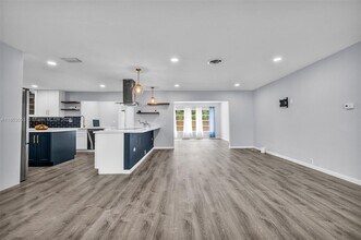 851 SW 49th Terrace in Margate, FL - Building Photo - Building Photo