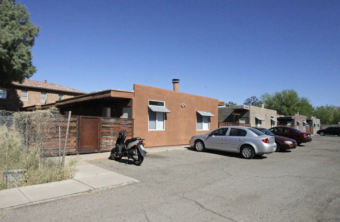 3055-3085 E Allen Rd in Tucson, AZ - Building Photo