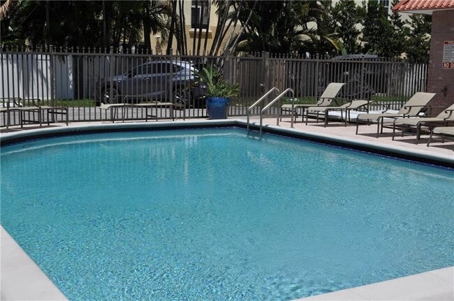 615 NE 12th Ave in Fort Lauderdale, FL - Building Photo - Building Photo