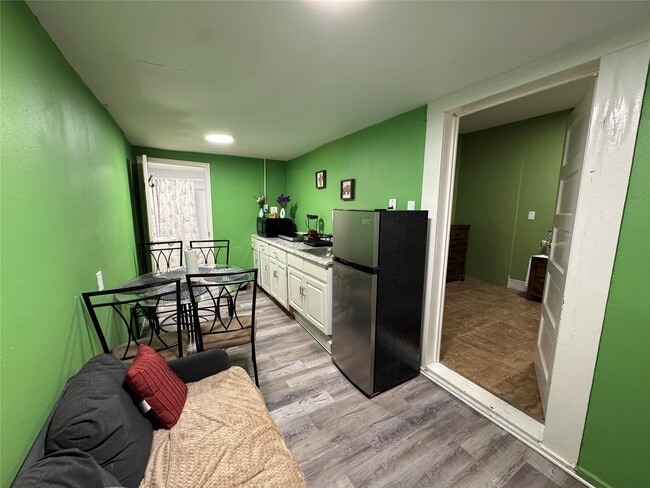 411 W Pearce St in Baytown, TX - Building Photo - Building Photo