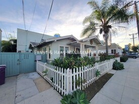 930 E Broadway in Long Beach, CA - Building Photo