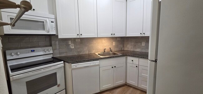 301 Walnut Ln