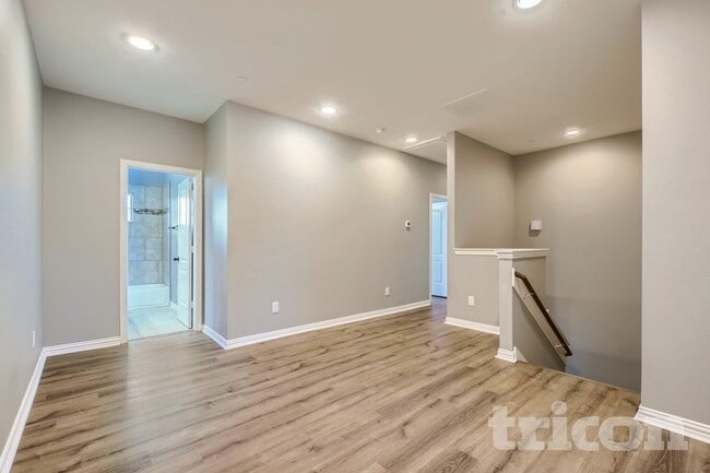 1990 Timber Oaks Dr in Garland, TX - Foto de edificio - Building Photo