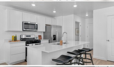 487 N Scuttlebutt Ln in Saratoga Springs, UT - Building Photo - Building Photo
