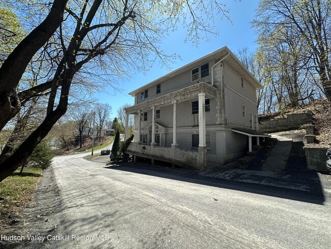 20 Bigelow Hall in Saugerties, NY - Building Photo - Building Photo