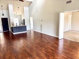 178 April Point Dr N in Montgomery, TX - Building Photo