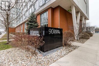 90 Stadium Rd in Toronto, ON - Building Photo - Building Photo
