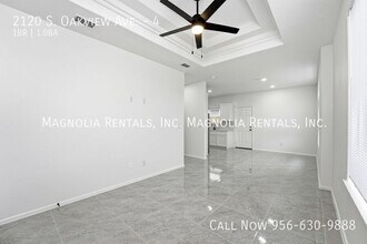 2120 S Oakview Dr in Edinburg, TX - Foto de edificio - Building Photo