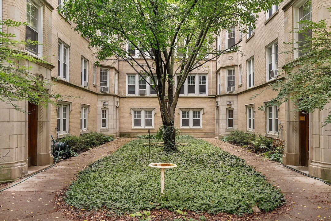 1433 W Elmdale Ave, Unit 3 in Chicago, IL - Foto de edificio