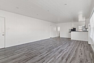 241 Bonito Ave in Long Beach, CA - Building Photo - Building Photo