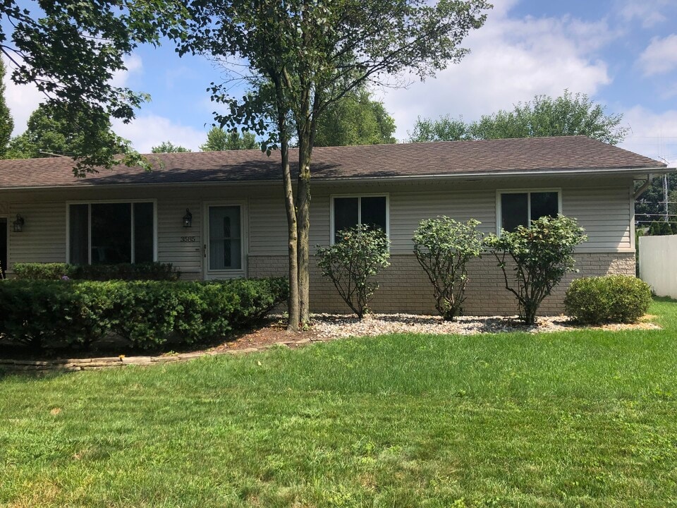 3585 Culbertson Ave in Rochester Hills, MI - Building Photo