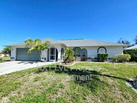 1811 NE 2nd St in Cape Coral, FL - Building Photo